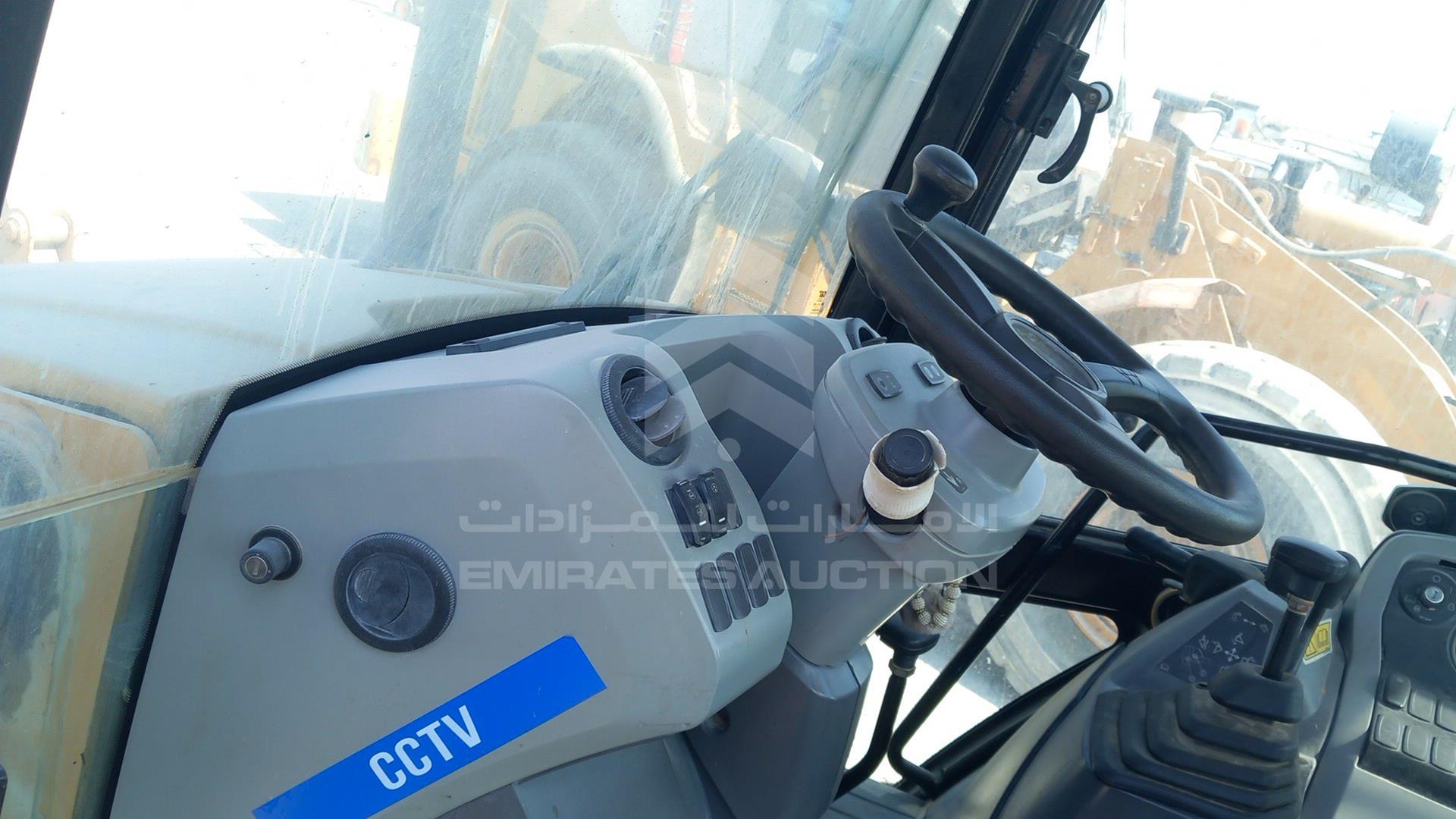 2016 CATERPILLAR 422F VIN: CAT0422FPLYF00460