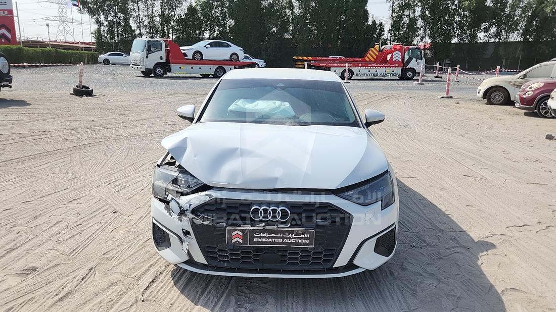 اودي ايه 3 2024 — الزاوية الأمامية بالكامل — صورة 1