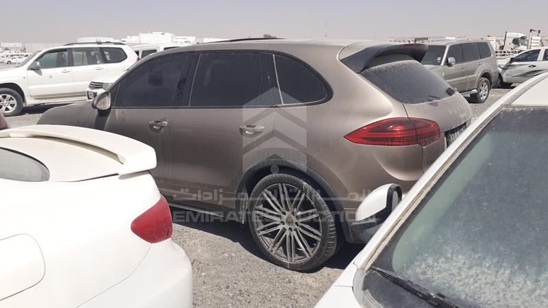 WP1ZZZ92ZFLA58456 Auction: EmiratesAuction Lot: 409142 WP1ZZZ92ZFLA58456 Porsche Cayenne S 2015 GOLD Photo 7
