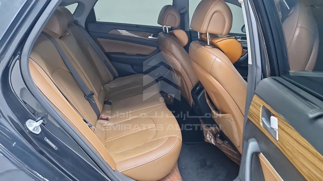 هيونداي سوناتا 2015 — زاوية الراكب الخلفي اليمنى — صورة 28