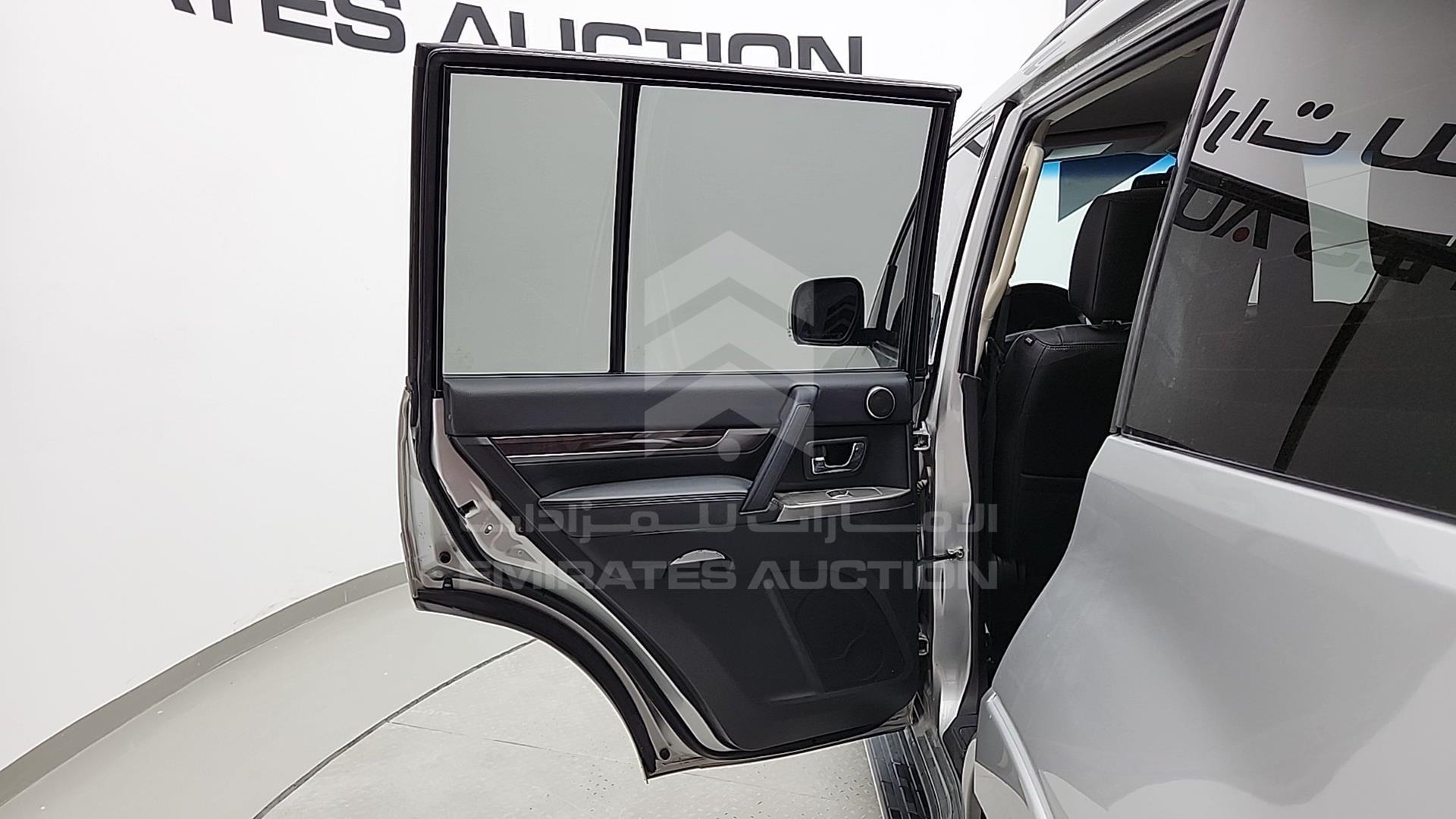 2020 MITSUBISHI PAJERO VIN: JE4MR62M7LJ713055