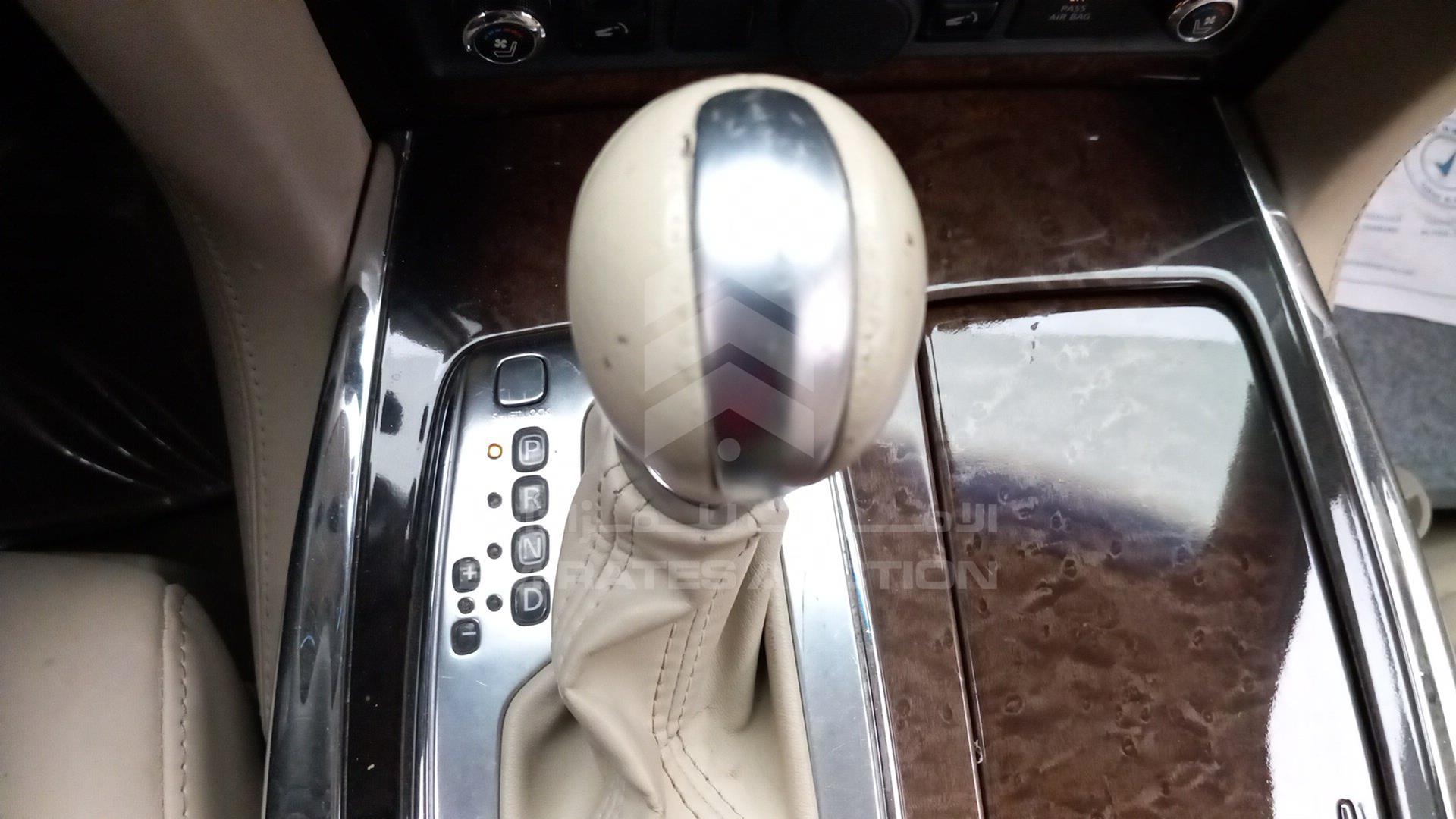 2011 INFINITI QX56 VIN: JNRAZ25Y6B9000720