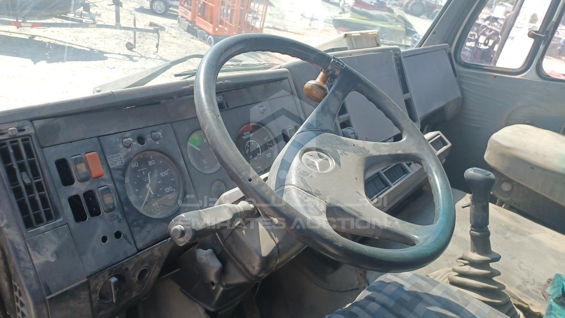 1990 MERCEDES --- VIN: WDB65347515561194