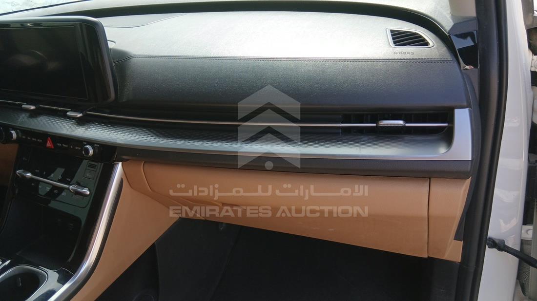 كيا كرنفال 2022 — زاوية واجهة الراكب الأمامي الأيمن — صورة 24