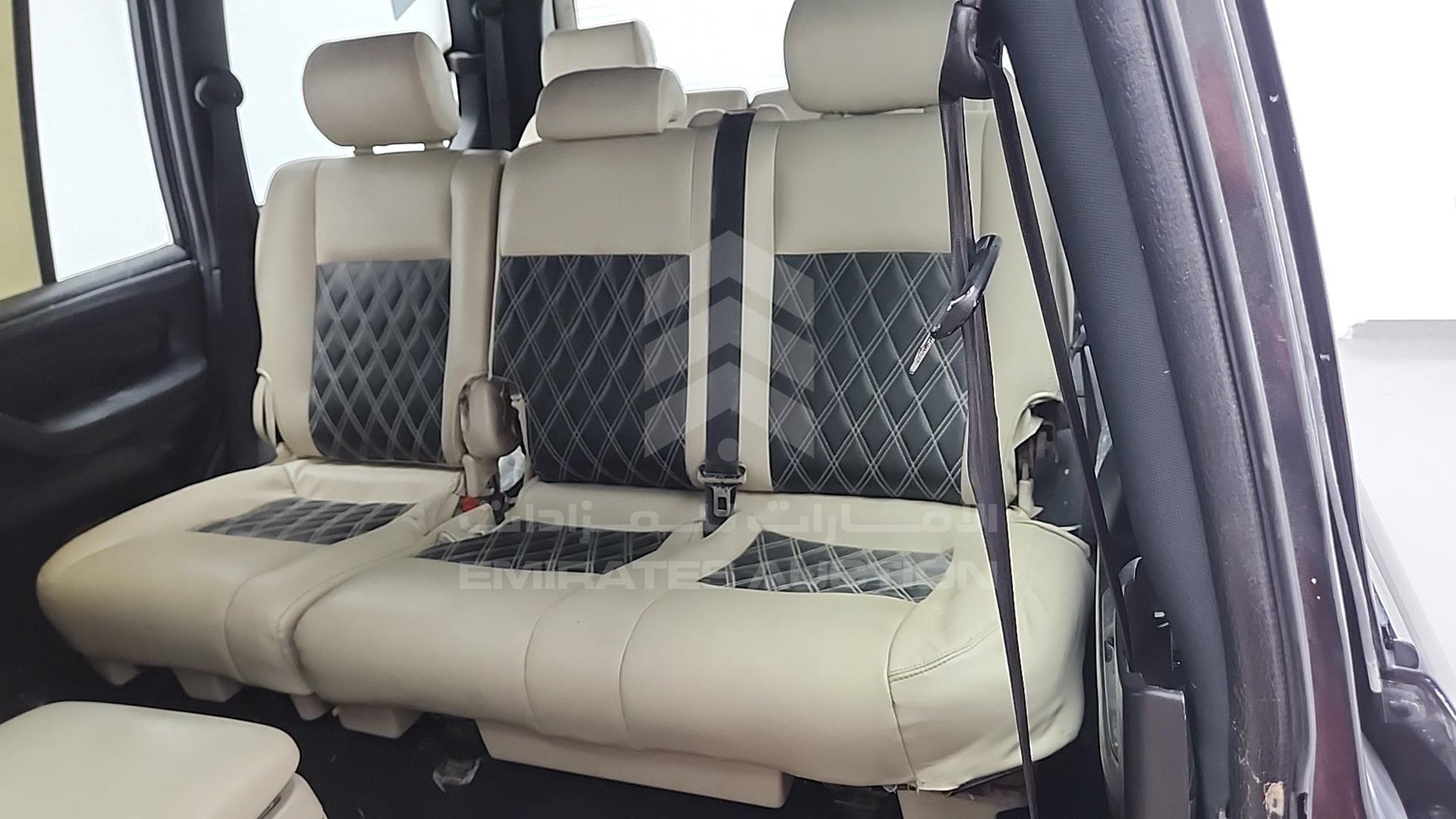 2005 TOYOTA LAND CRUISER VIN: JTEHJ09J855117441