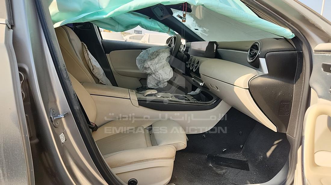 مرسيدس A220 2019 — زاوية الراكب الأمامي للمقعد — صورة 22