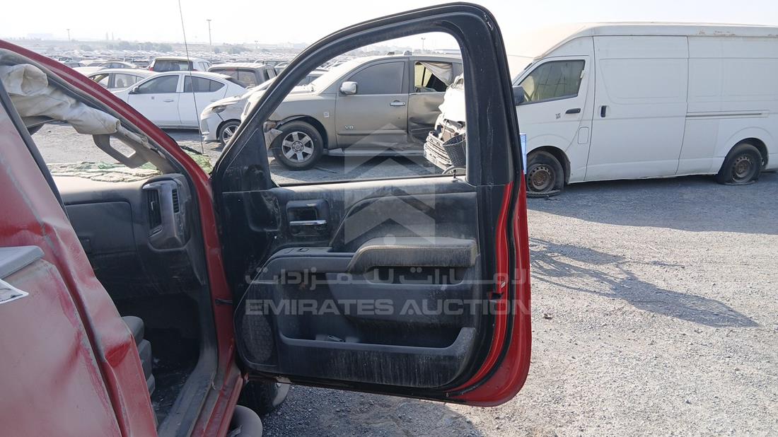شيفروليه سيلفرادو 2018 — الباب الأمامي الأيمن — صورة 23
