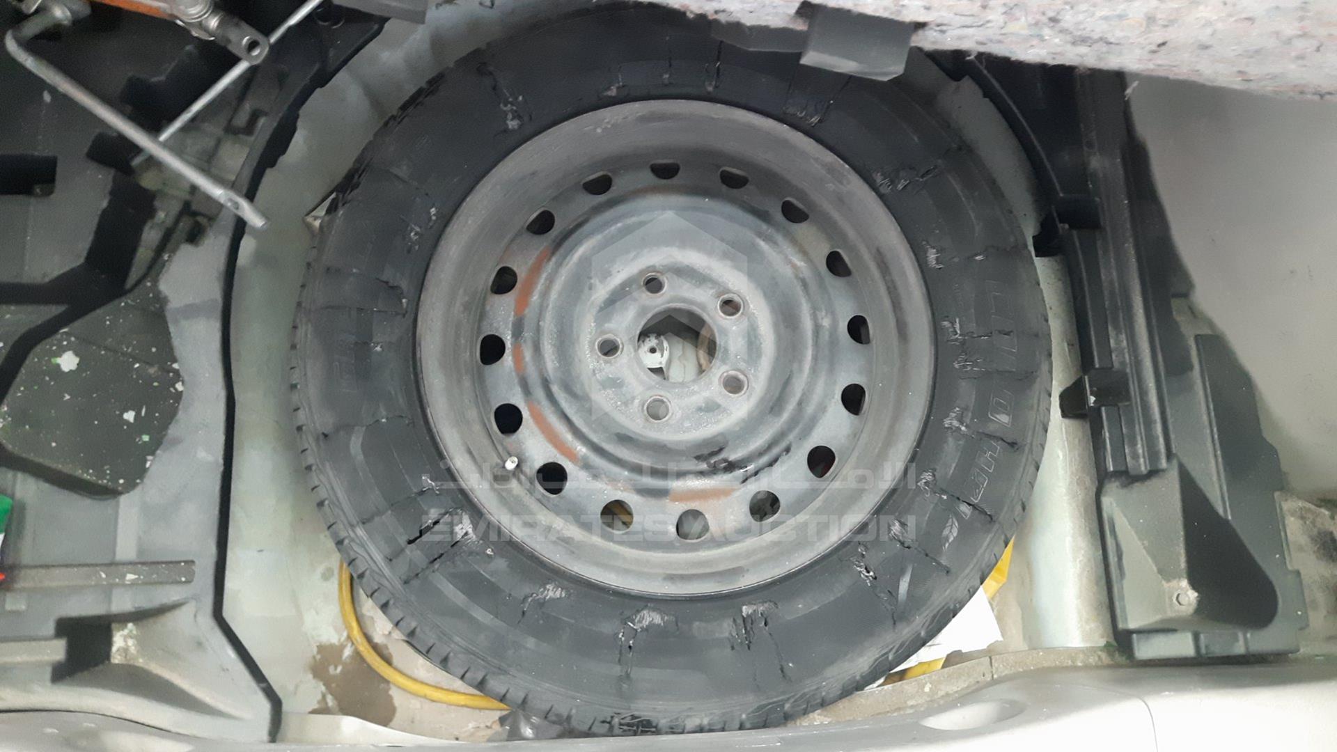 2014 NISSAN TIIDA VIN: MNTBC2C92E6000049
