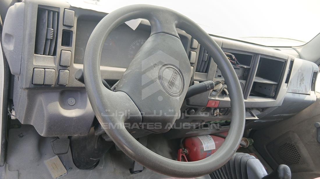 2014 Isuzu Reward NM — Steering & Mounted Controls — Photo 13