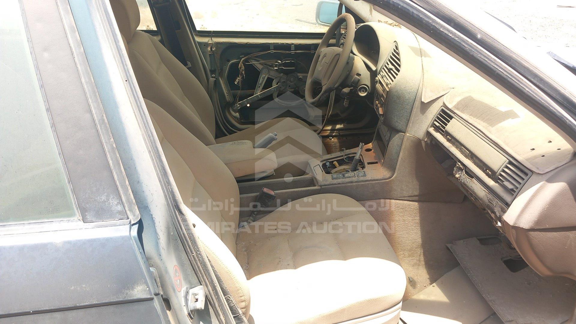0 BMW --- VIN: WBACD4323TAV37155