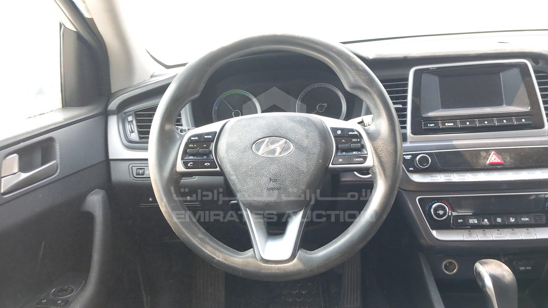 2018 HYUNDAI SONATA VIN: KMHE24131JA082134