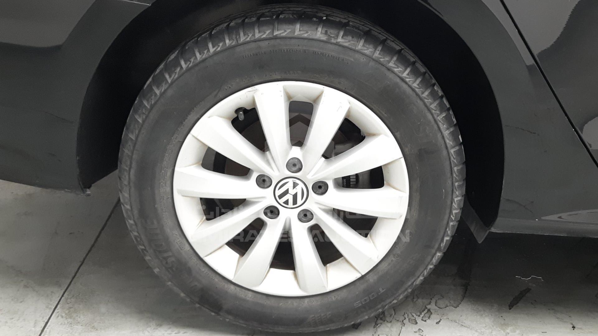 2014 VOLKSWAGEN PASSAT VIN: WVWBR7A33EC028431
