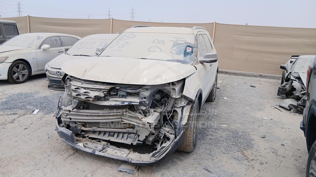 2016 Ford Explorer — Front Left Angle — Photo 4