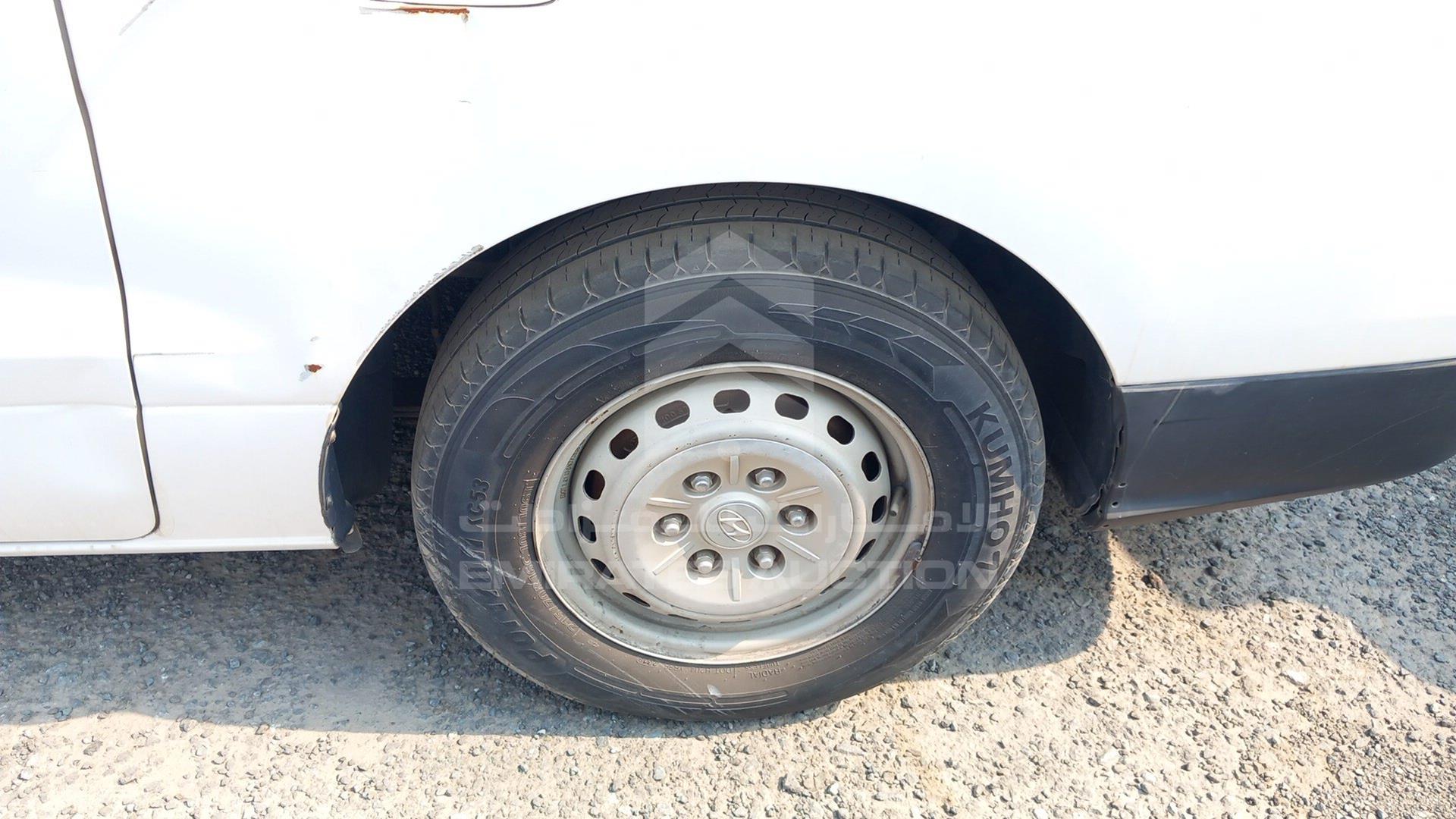 2013 HYUNDAI H1 VIN: KMHWG81R6DU548337