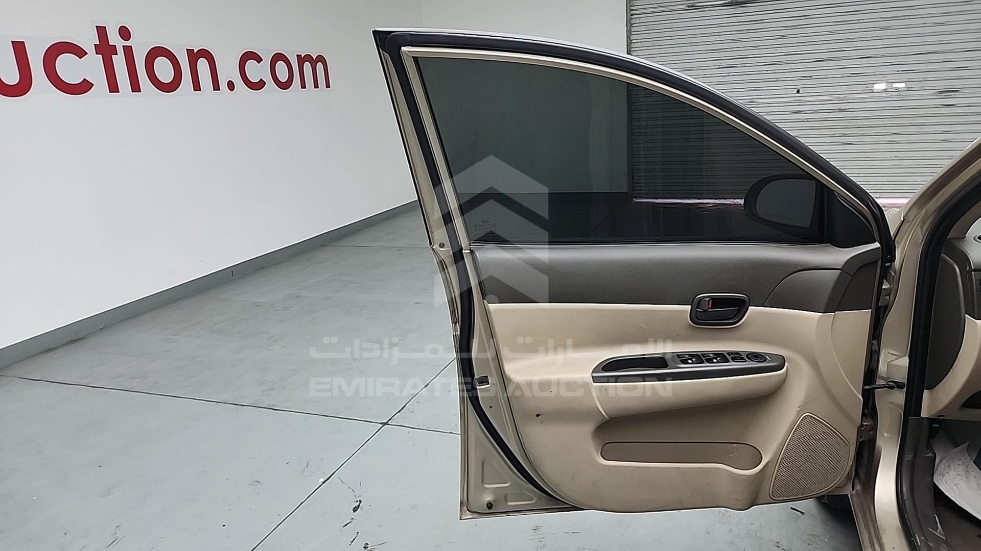 2008 HYUNDAI ACCENT VIN: KMHCM41A48U227529