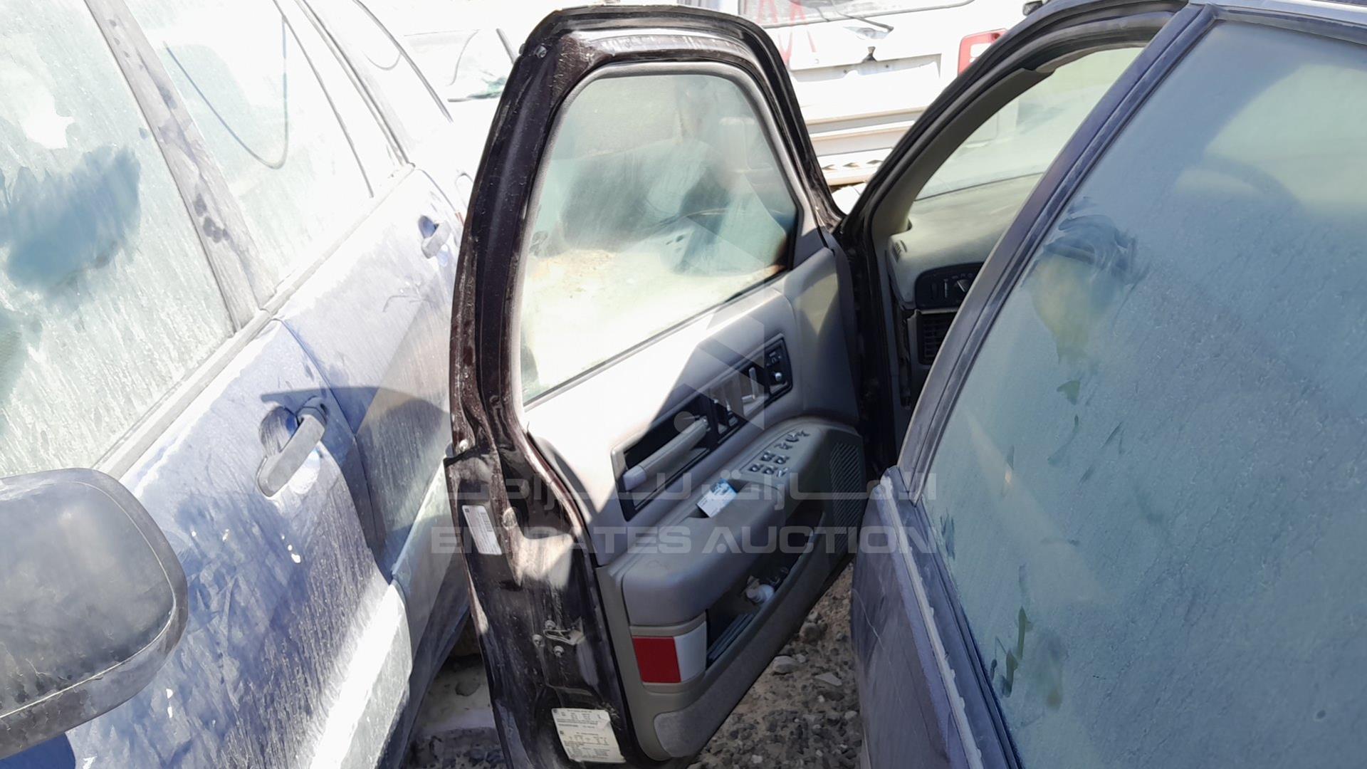 1996 CHEVROLET CAPRICE VIN: 1G1BL52PXTR166980