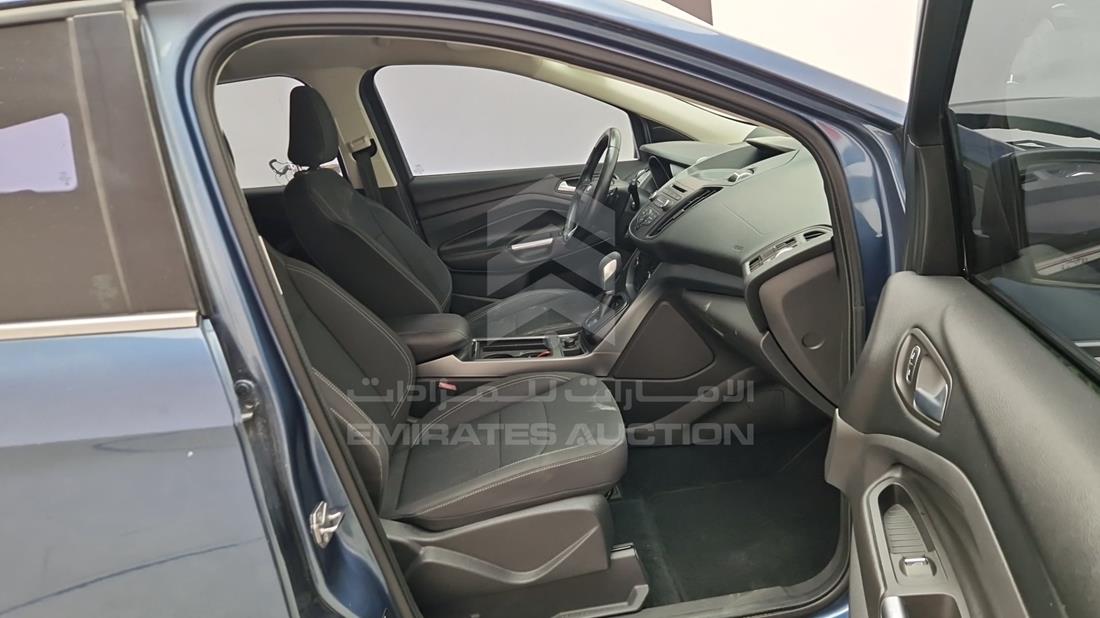 فورد اسكيب 2019 — زاوية الراكب الأمامي للمقعد — صورة 26