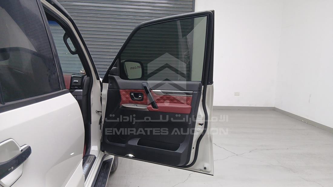 2020 Mitsubishi Pajero — Front Right Door — Photo 32