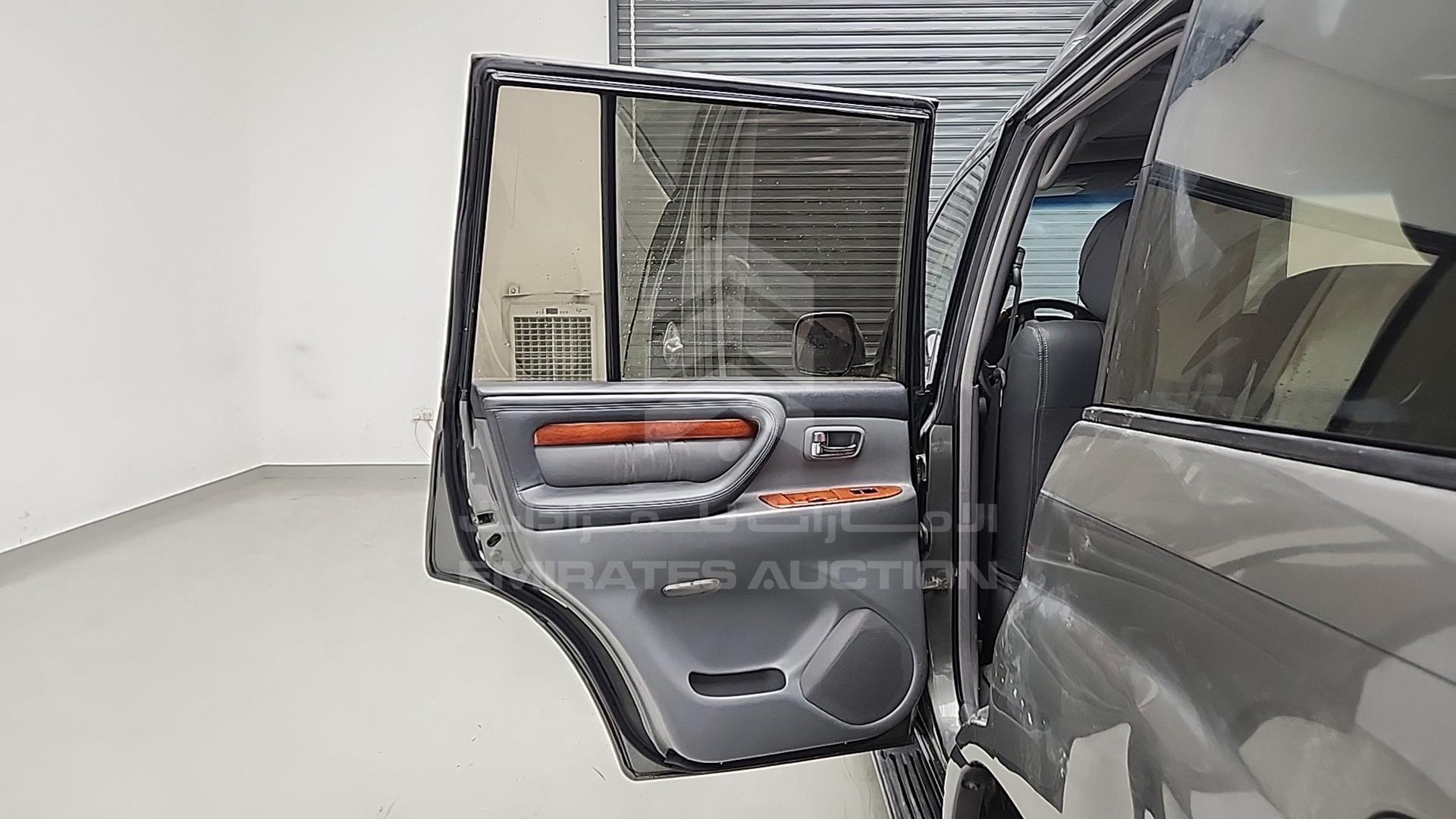 2002 LEXUS LX 470 VIN: JTJHT00W423515791