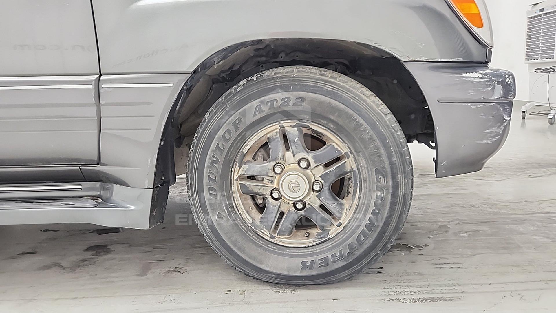 2002 LEXUS LX 470 VIN: JTJHT00W423515791