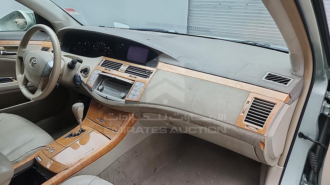 2006 Toyota Avalon — Front Right Passenger Dashboard View — Photo 29