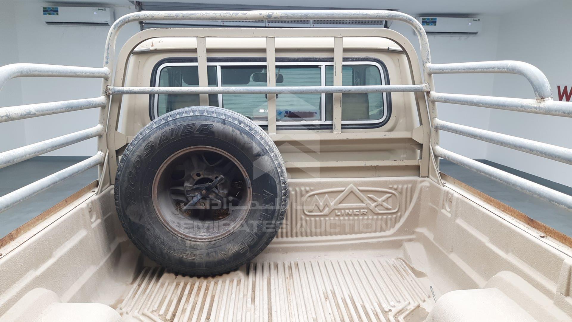 2011 TOYOTA LAND CRUISER VIN: JTFLU73J5B4521104