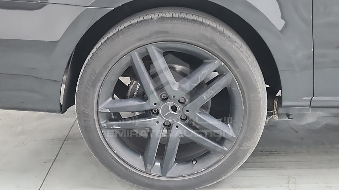 2016 Mercedes V 220 — Rear Right Tyre — Photo 33