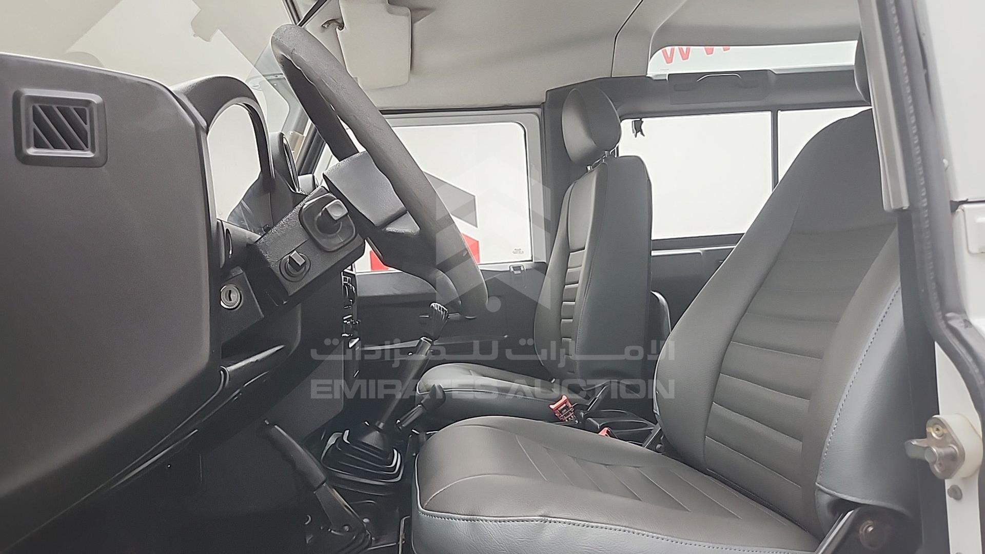 2011 LAND ROVER DEFENDER VIN: SALLDVBS8BA405450
