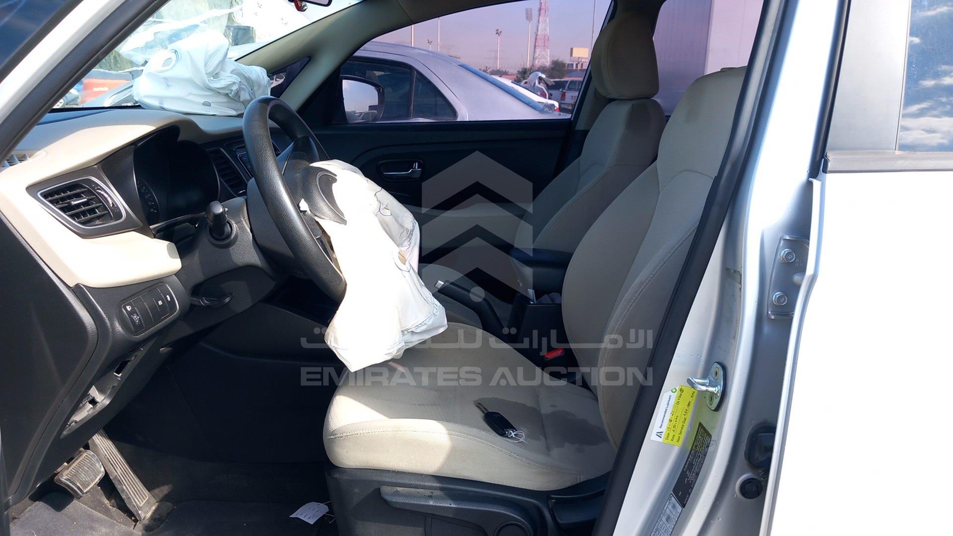 2018 KIA CARENS VIN: KNAHT8111J7187593