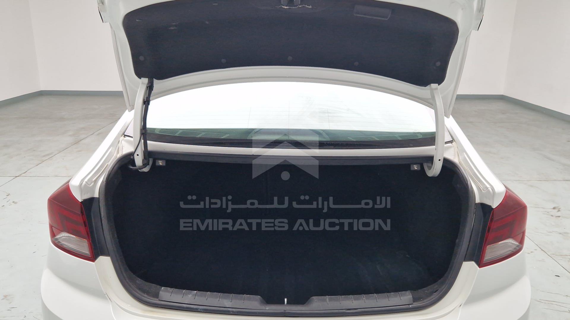 2019 HYUNDAI ELANTRA VIN: 5NPD74LFXKH421749