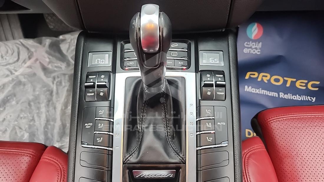 2017 Porsche Macan — Gear View — Photo 21