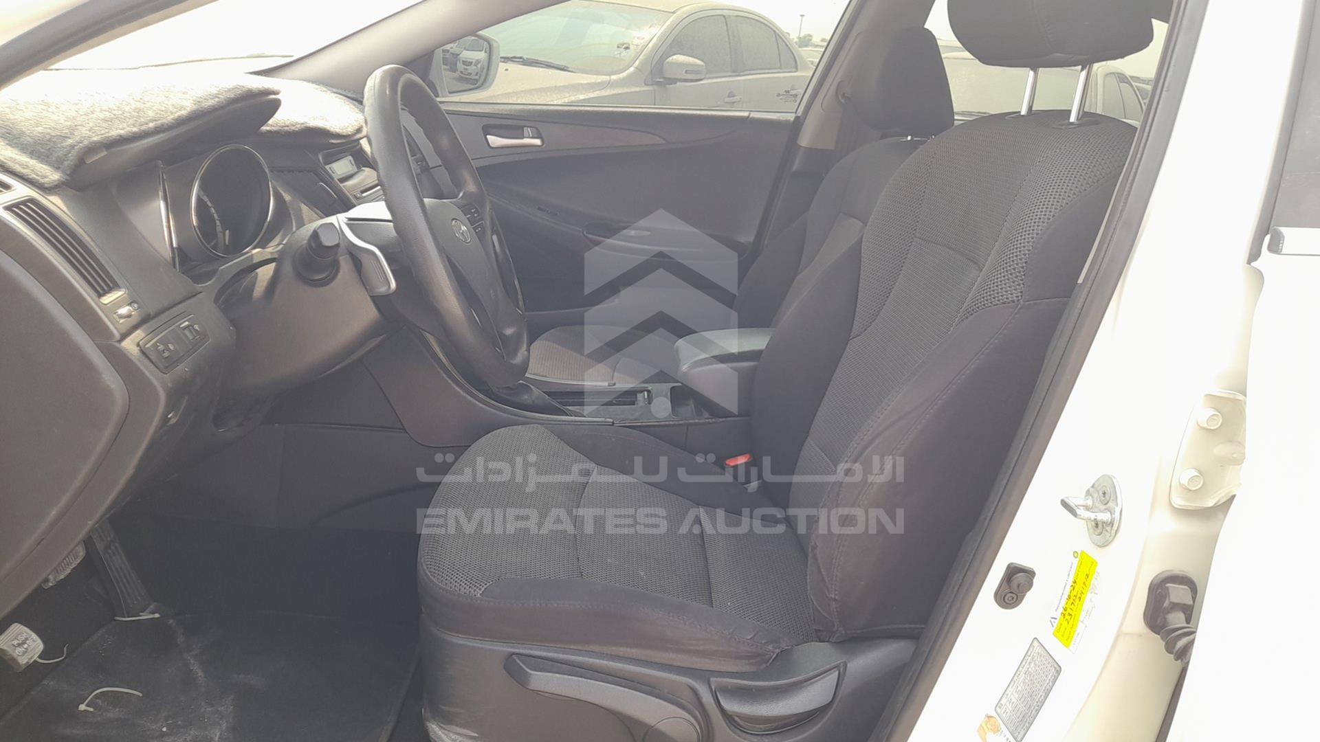 2014 HYUNDAI SONATA VIN: KMHEB41C7EA624987