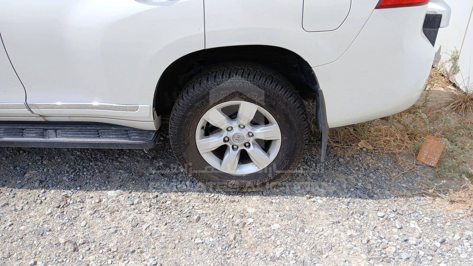 2014 TOYOTA PRADO VIN: JTEJU3FJ0EK071829
