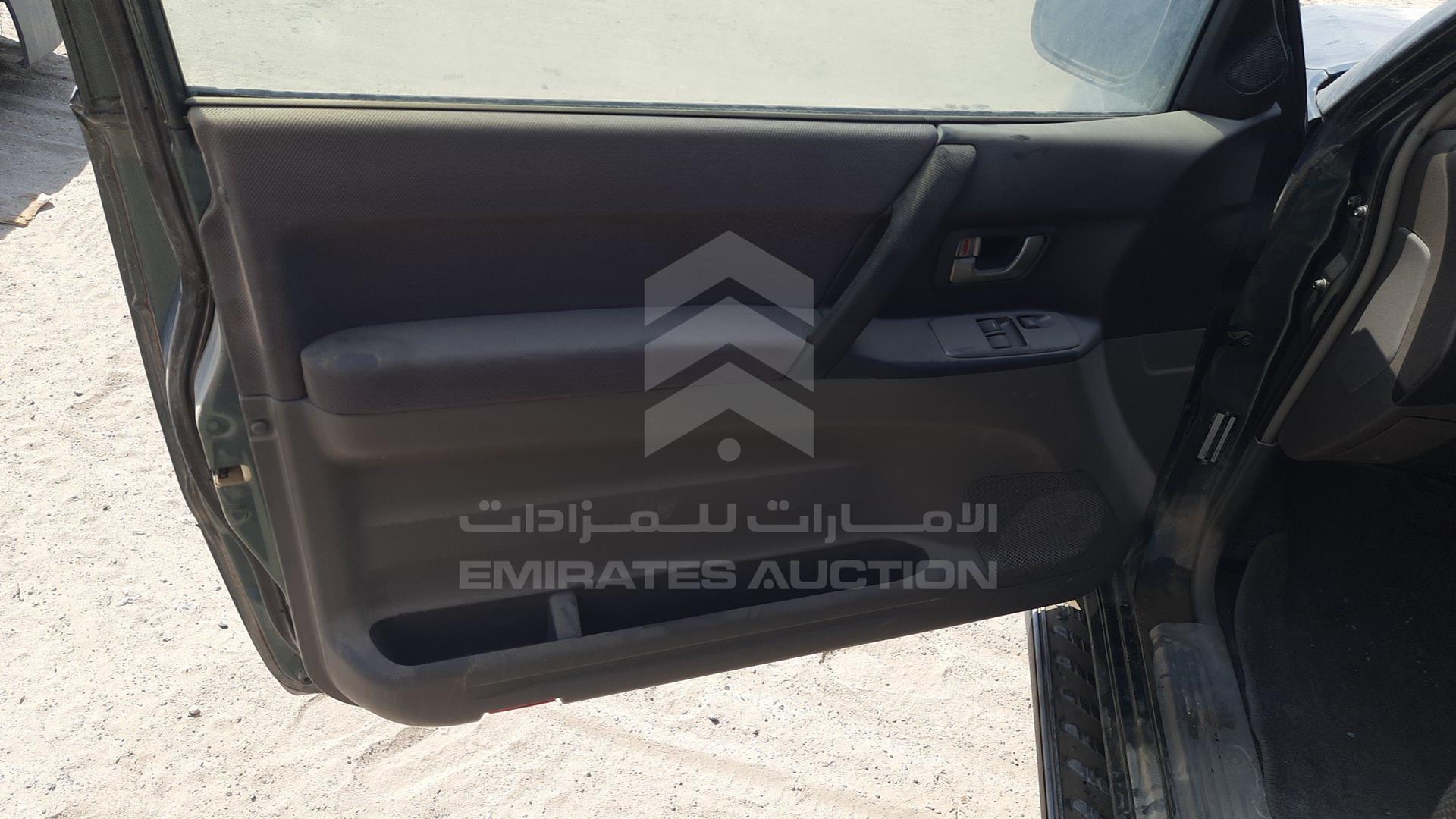 2004 MITSUBISHI PAJERO VIN: JMYMRV63W4J705048