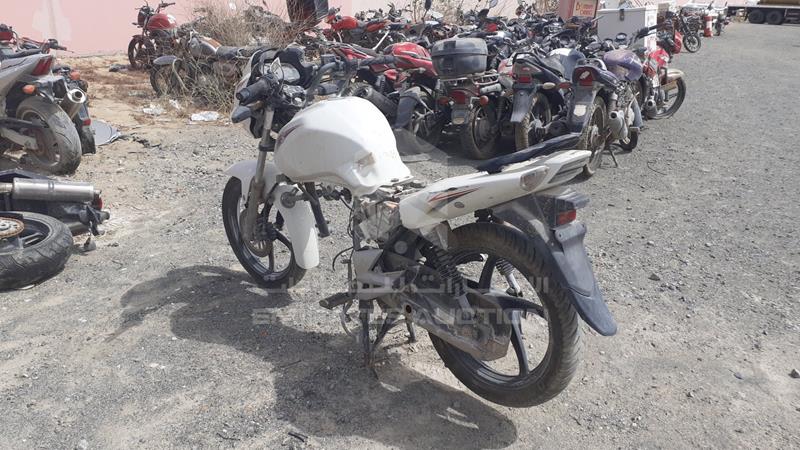 VIN: MB8NG49A5G8100282 Auction: EmiratesAuction Lot: 406993 VIN: MB8NG49A5G8100282 Suzuki Motorbike 2016 WHITE Photo 5
