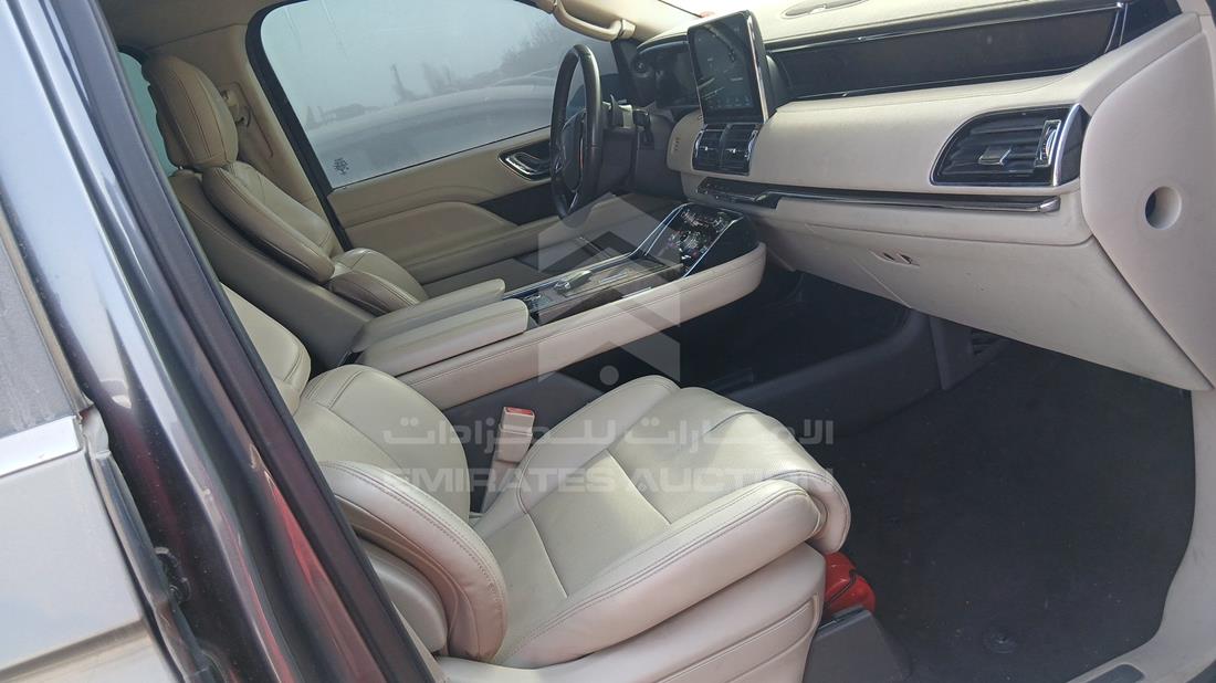 2021 Lincoln Navigator — Front Right Passenger Seat View — Photo 28