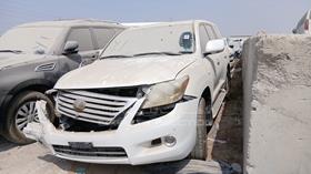 2009 Lexus LX 570 — Front Left Angle — Photo 5 — Thumbnail