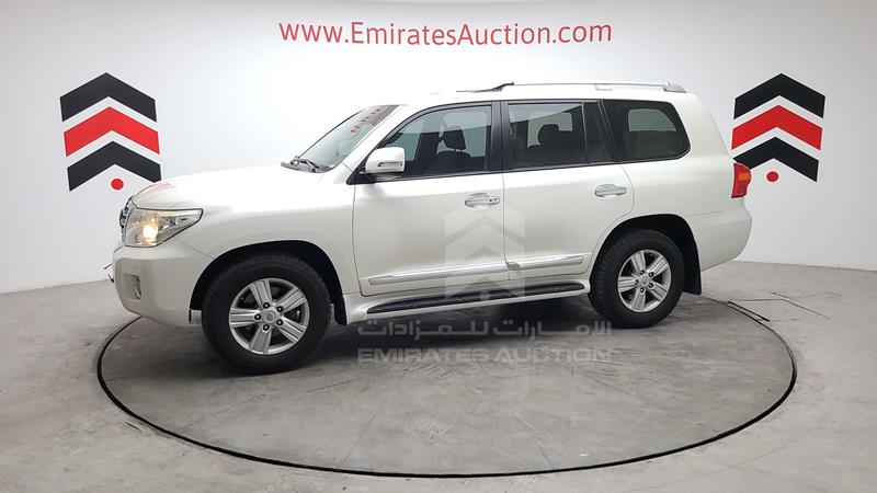 JTMHU09J5F4120610 Auction: EmiratesAuction Lot: 409010 JTMHU09J5F4120610 Toyota Land Cruiser 2015 WHITE Photo 56