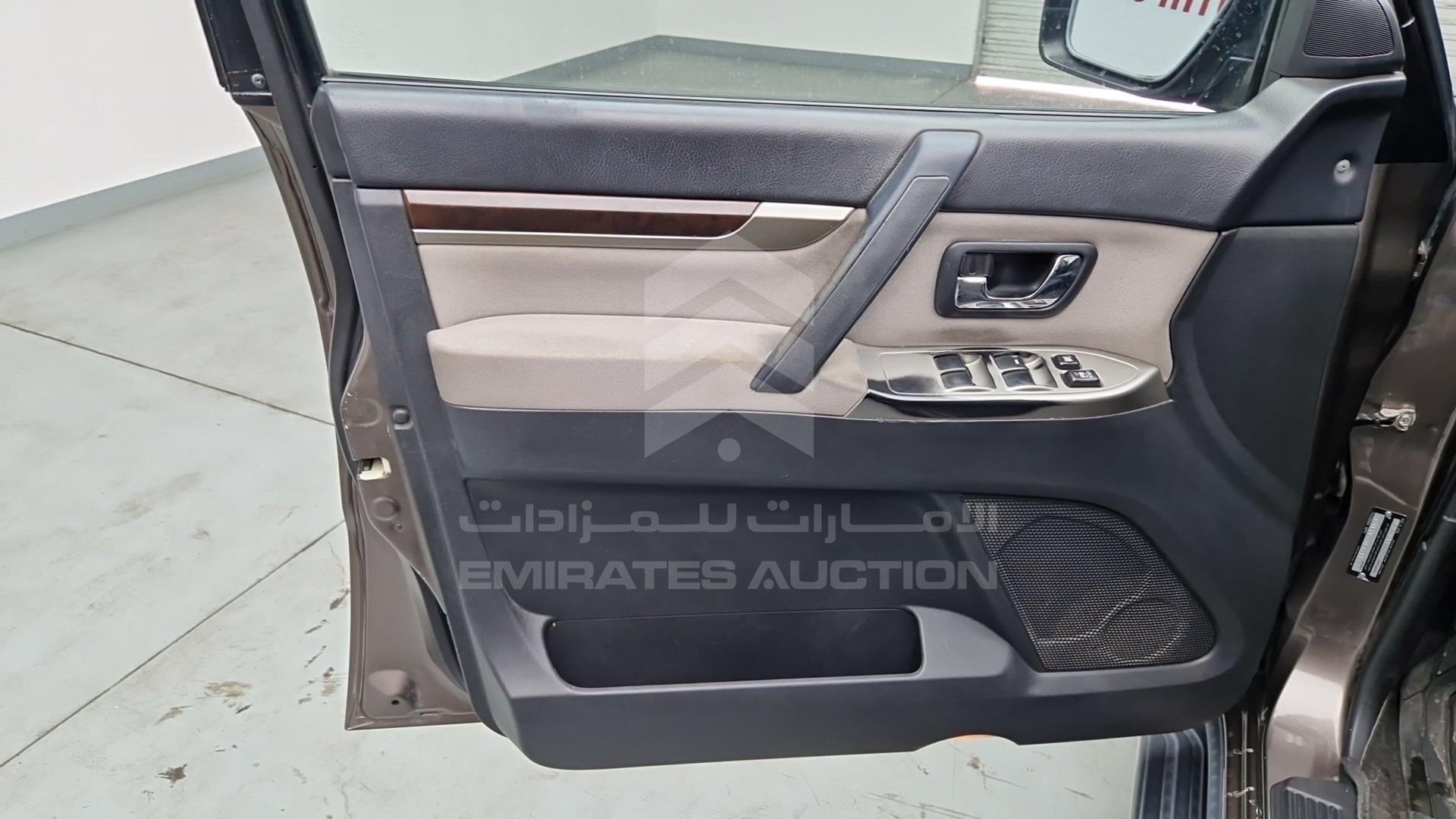 2015 MITSUBISHI PAJERO VIN: JMYLYV95WFJ711967