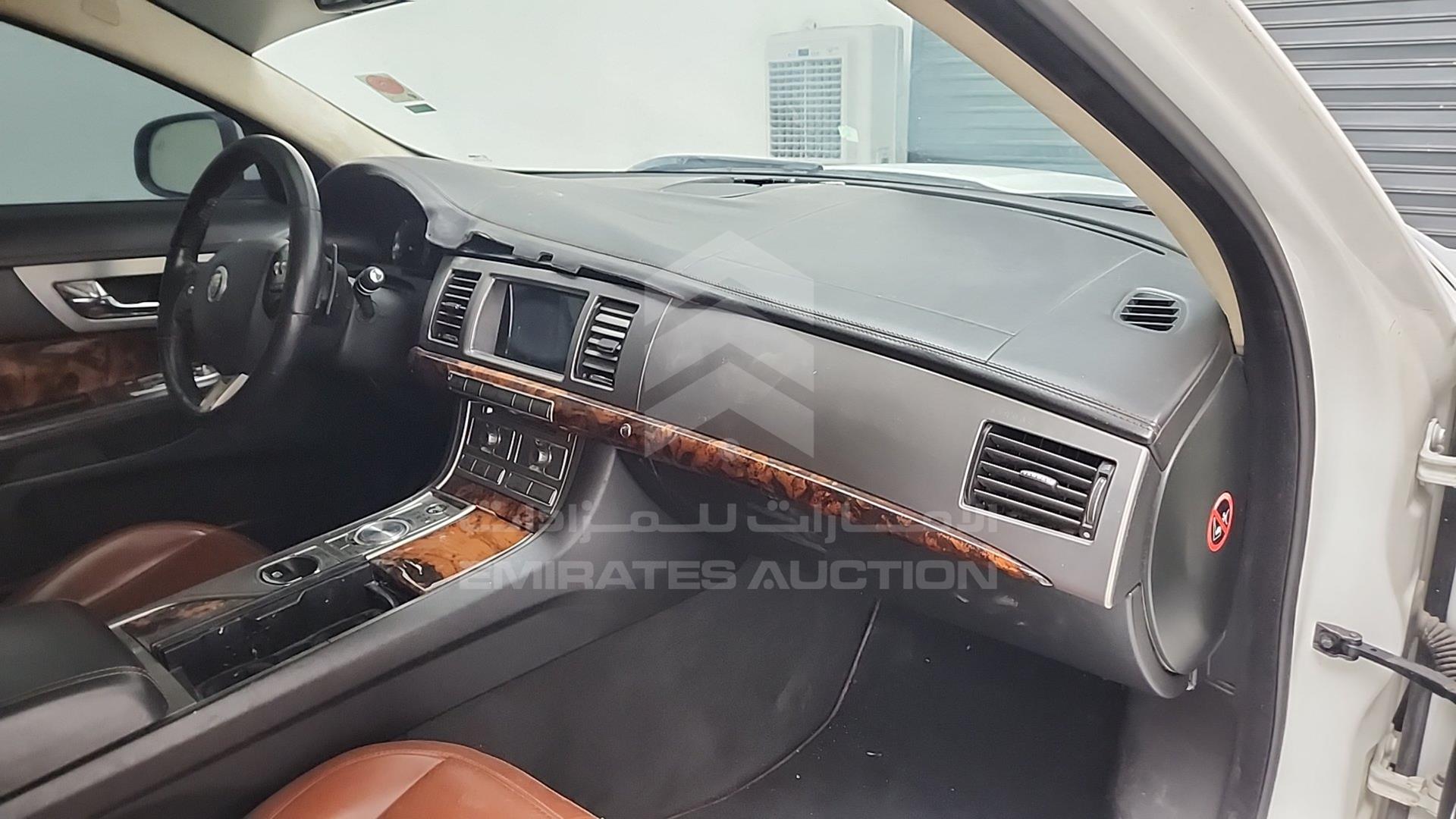 2011 JAGUAR XF VIN: SAJAA07DXBFR83989