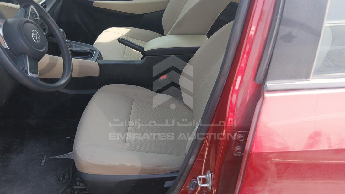 تويوتا ياريس 2023 — زاوية السائق الأمامية اليسرى — صورة 13