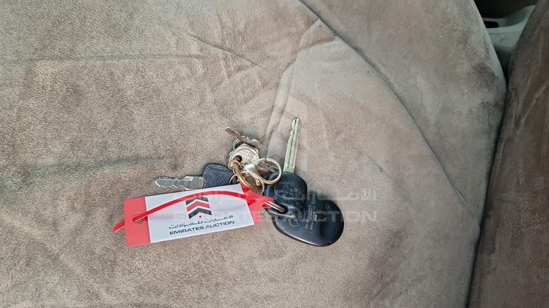 2004 Toyota Sienna — Keys — Photo 6