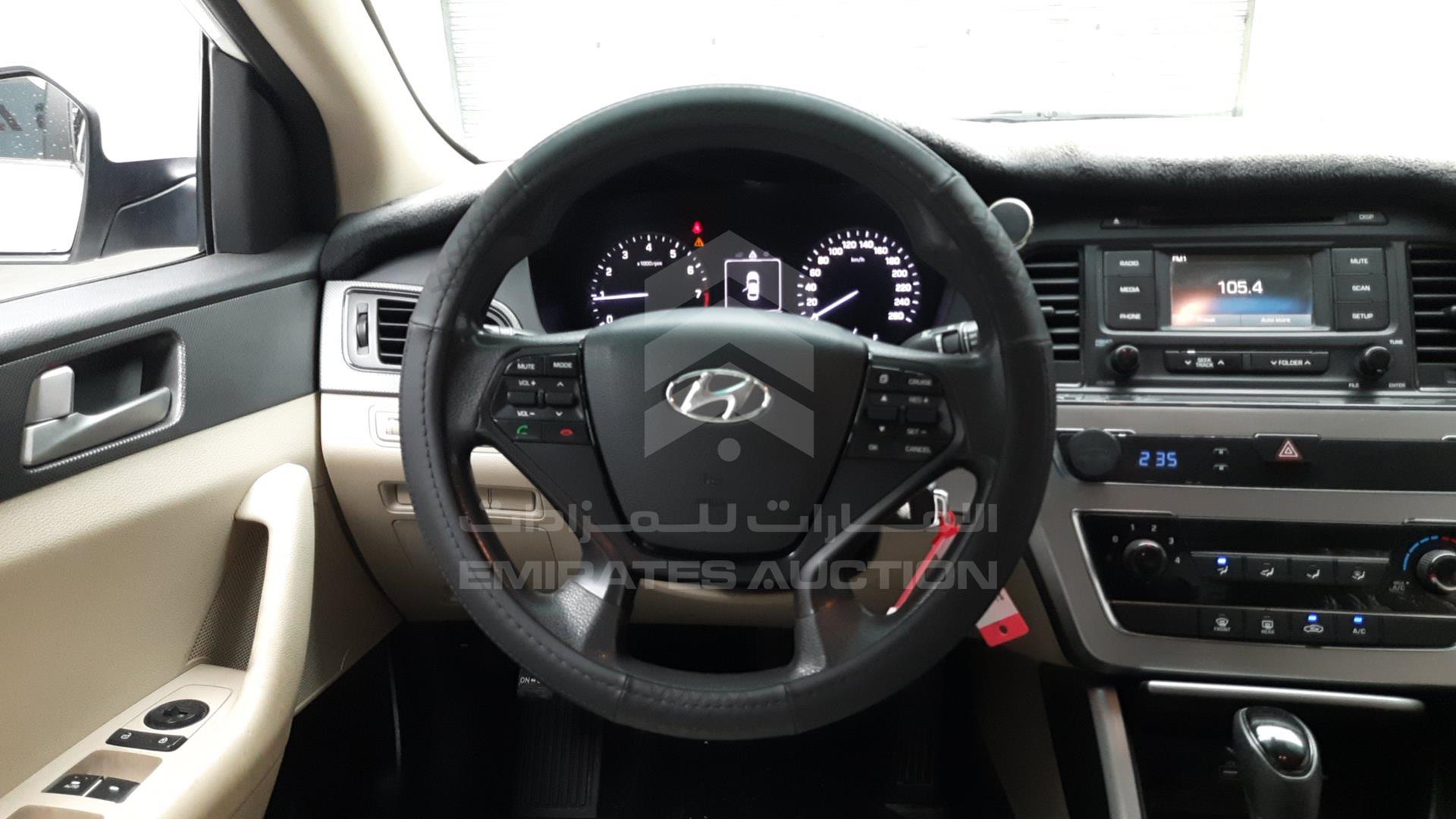 2016 HYUNDAI SONATA VIN: KMHE241G1GA122482