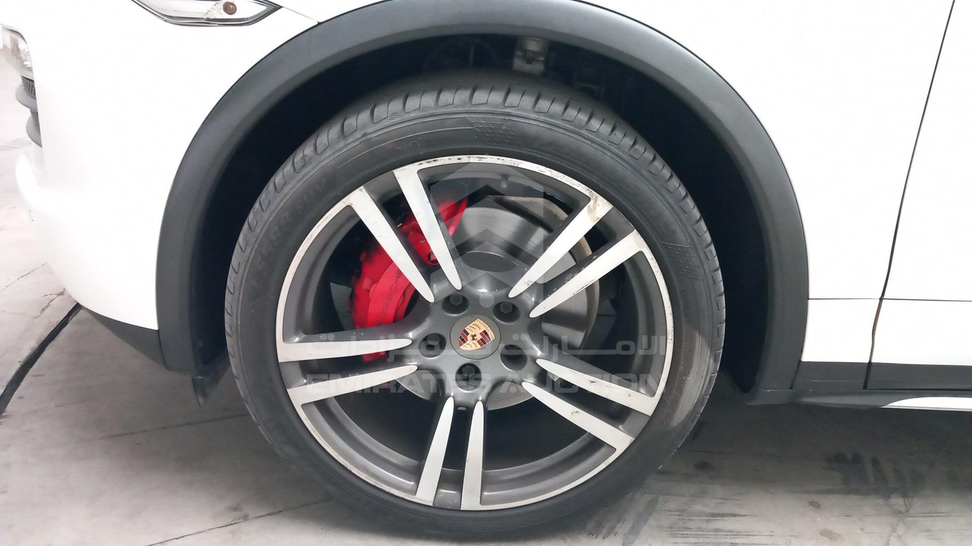 2013 PORSCHE CAYENNE VIN: WP1ZZZ92ZDLA83940