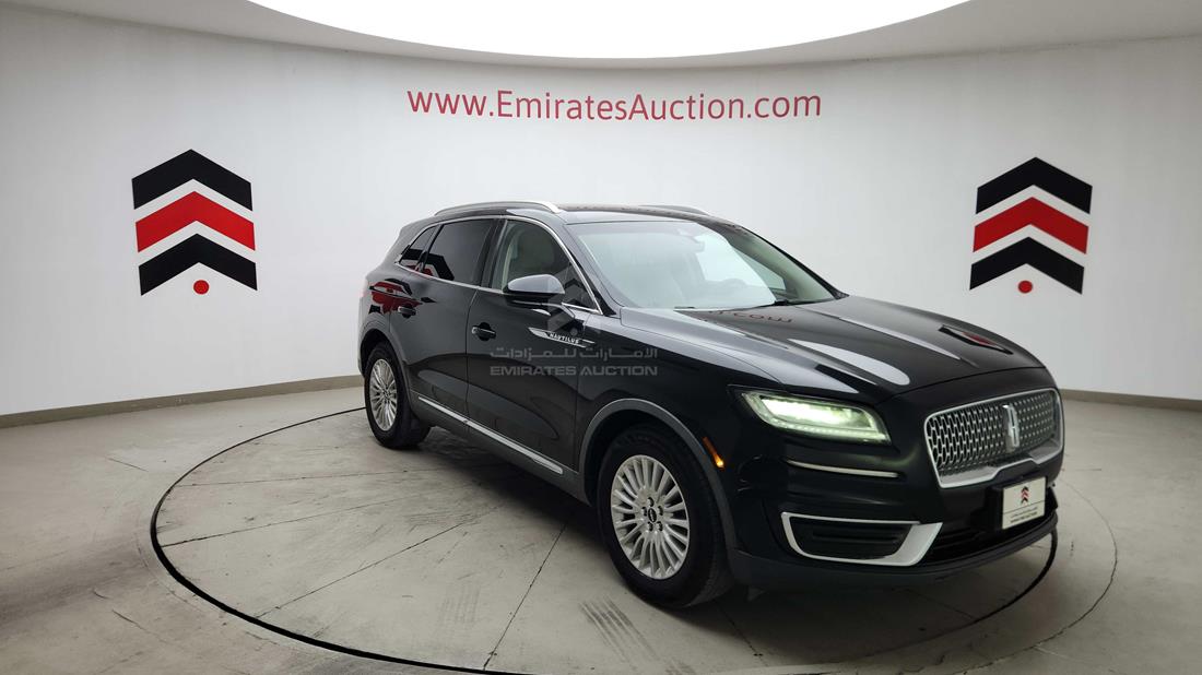 2019 Lincoln Nautilus — Front Right Angle — Photo 11