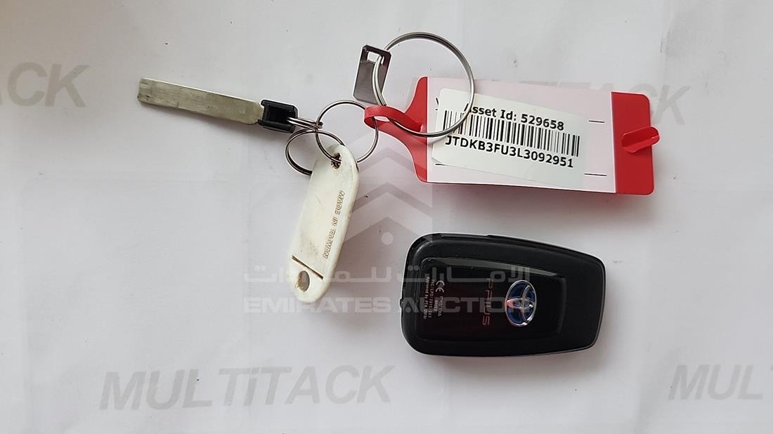 2020 Toyota Prius — Keys — Photo 6