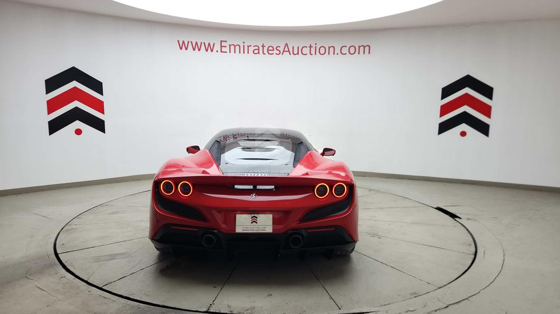 فيراري F8 Spider 2023 — الزاوية الخلفية — صورة 8
