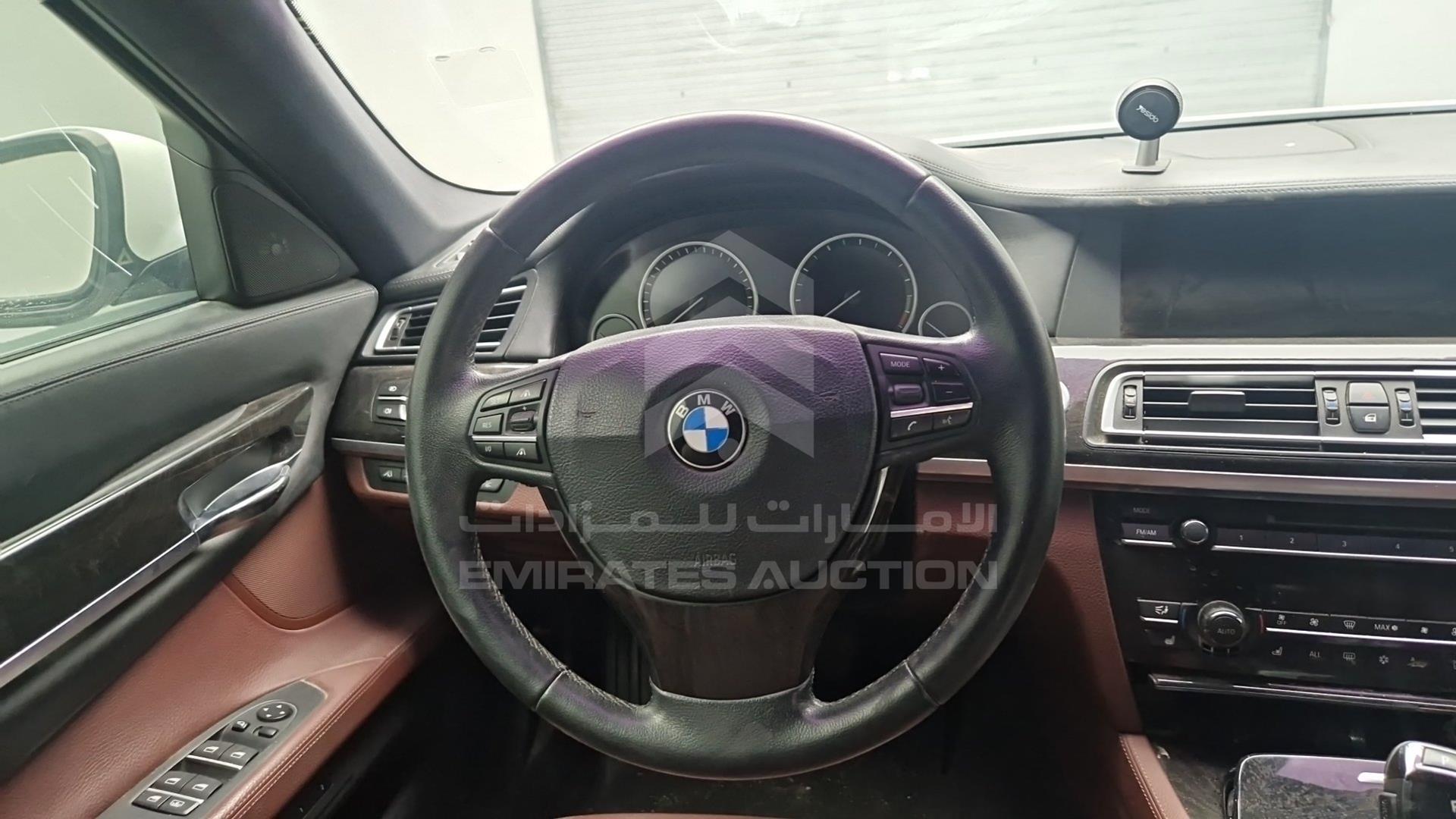 2011 BMW 750 VIN: WBAKB8101BC345410