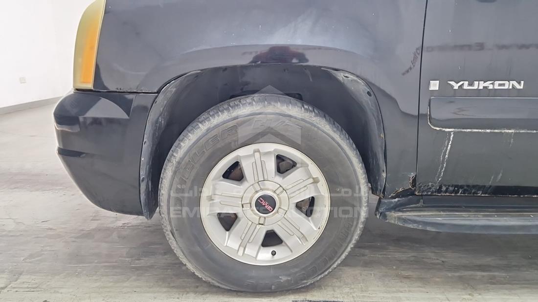 2007 GMC Yukon — Front Left Tyre — Photo 41