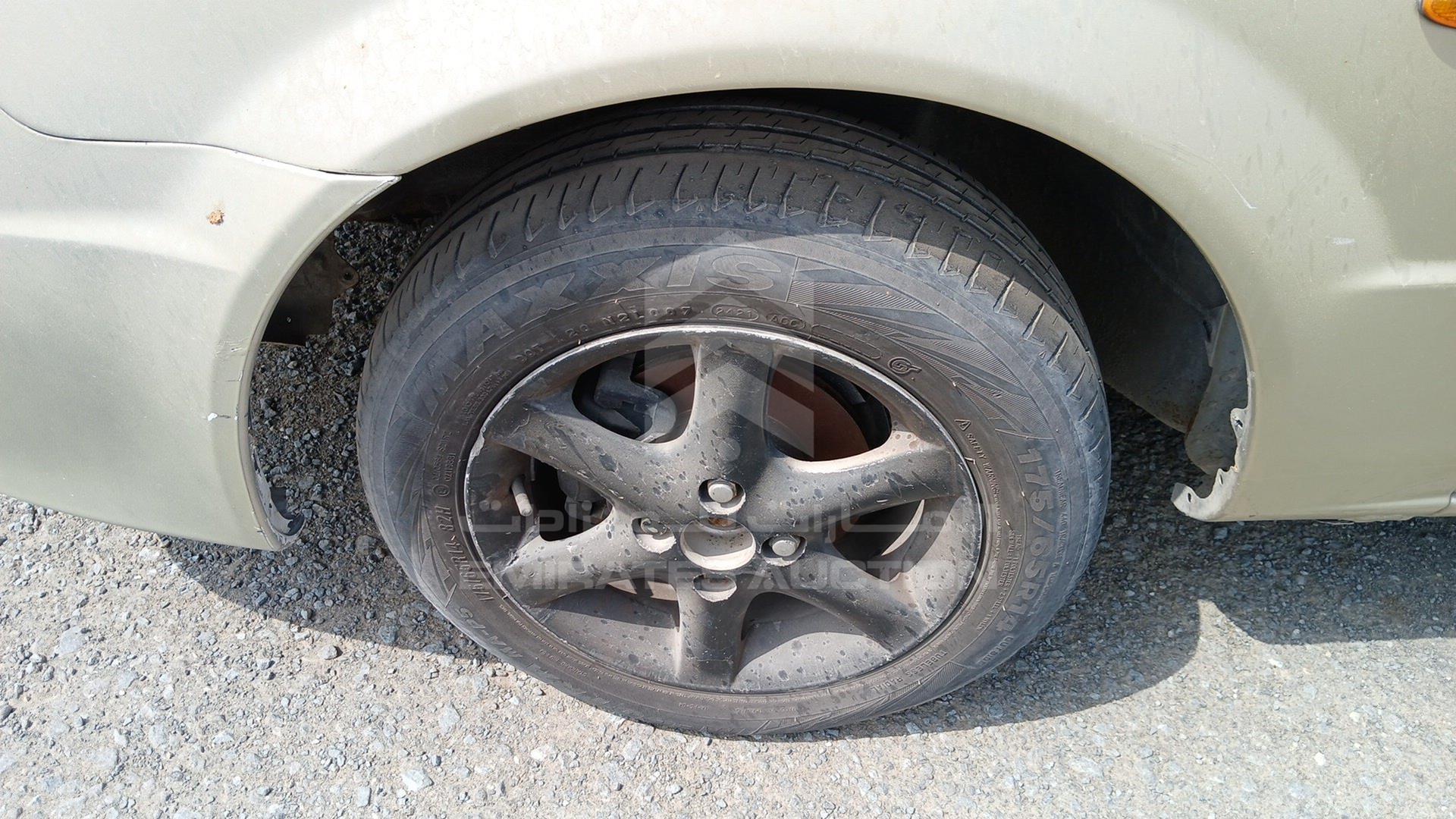 2004 MAZDA 323 VIN: JM7BJ123841225775